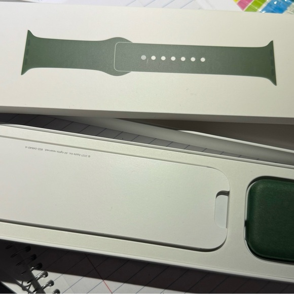 Series 7 iwatch green with watchbands and unlocked ready to pair and use - Picture 6 of 14